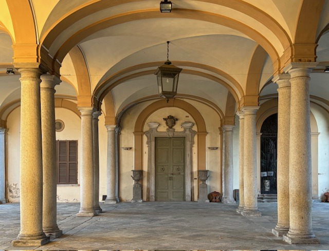 portico villa cagnola